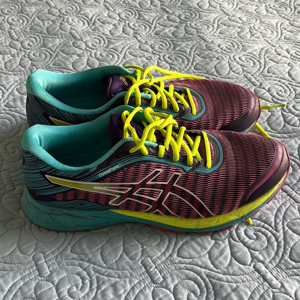 ASICS Dynaflyte sneakers women’s size 12…gently worn…no rips or stains